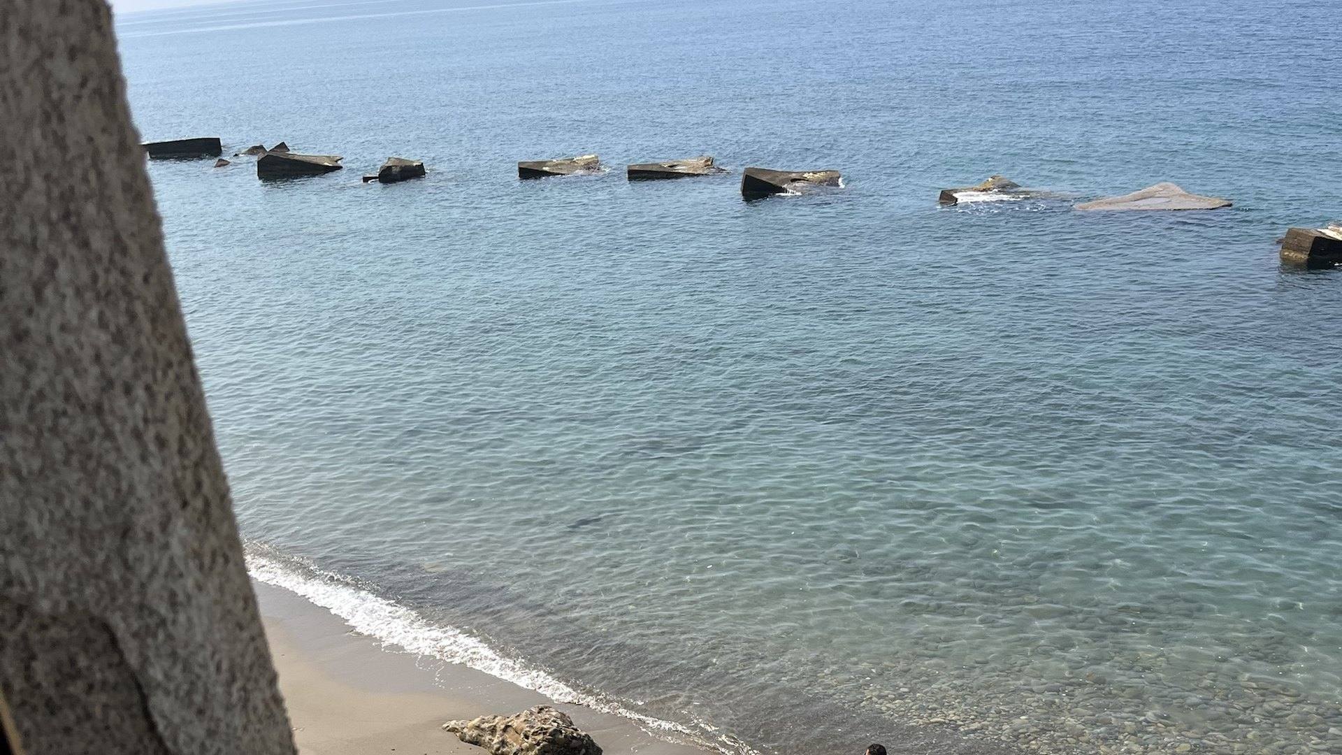 Il mare turchese davanti all'immobile