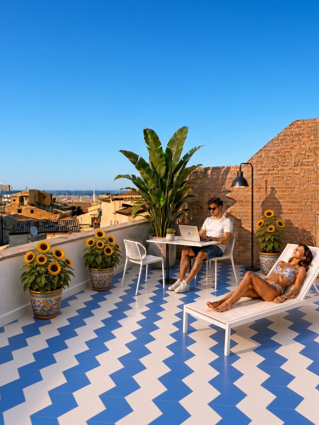 Terrazza con maioliche bianche e blu