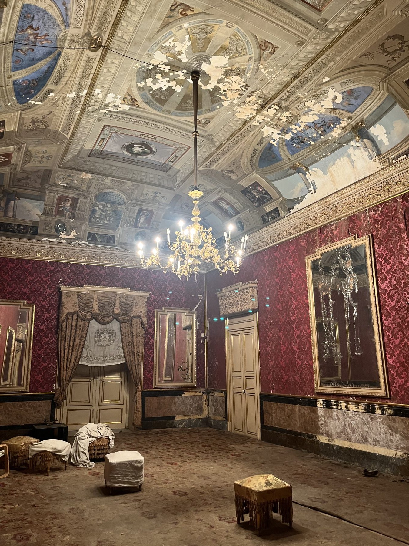 Appartamento Nobiliare su Strada Principale — 1