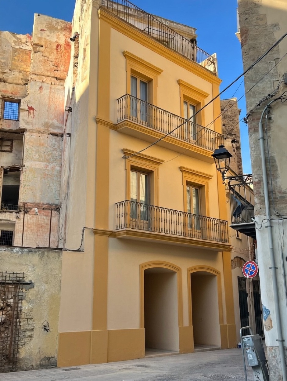 Appartamento con vista su Piazza in Centro Storico — 1