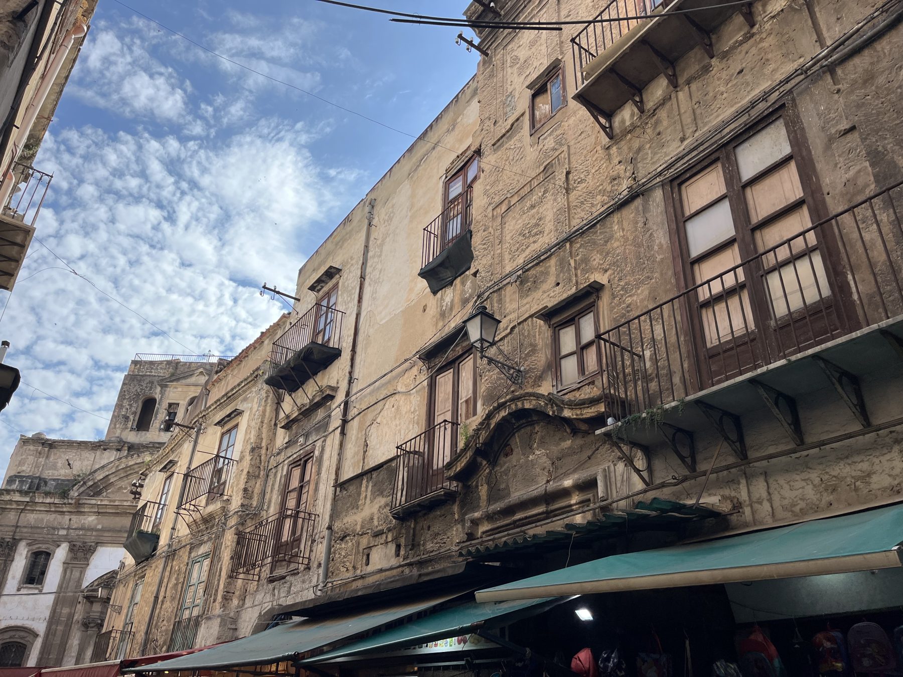 Palazzo del Seicento dentro il Mercato — 3